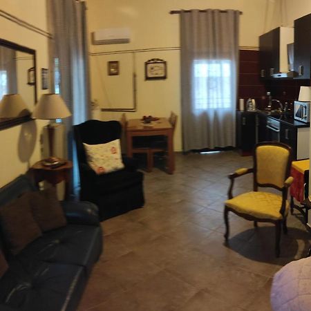 Near Airportand Metropolitan Penelopi Cozy Home Artemida  Exteriér fotografie